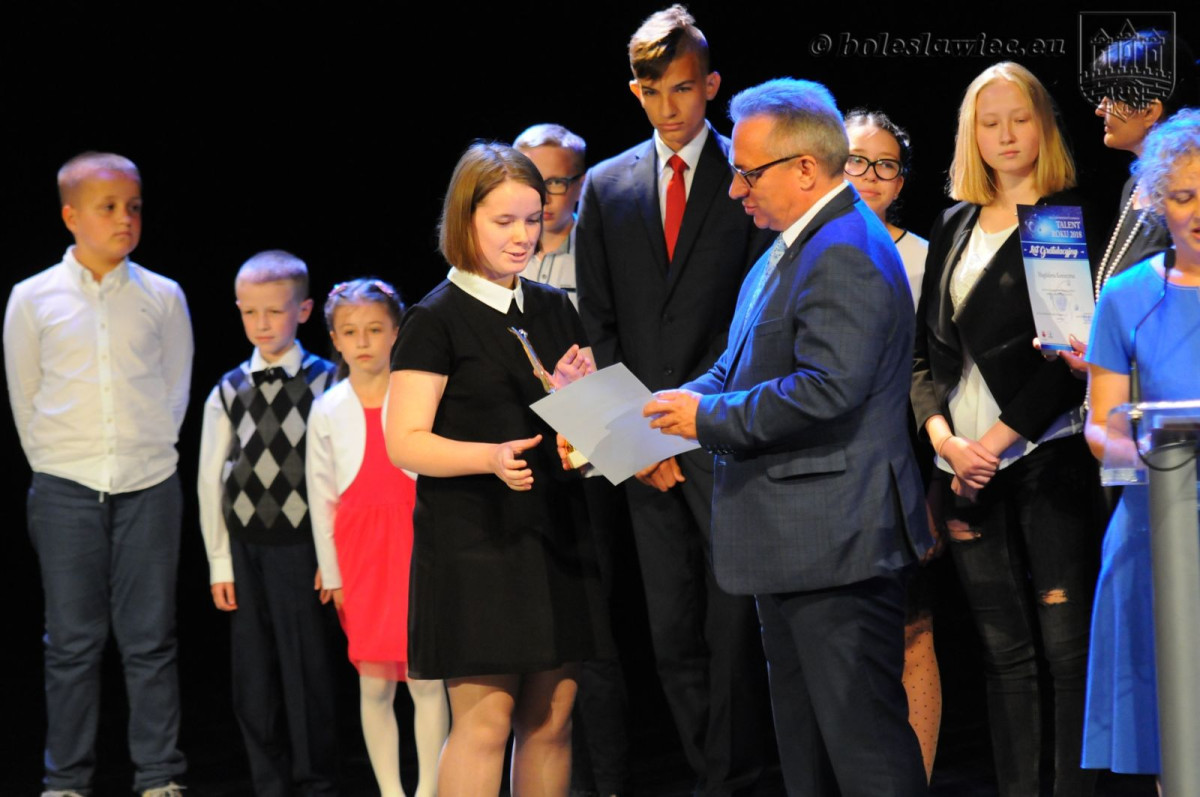 Łączą pracę z talentem. Najlepsi uczniowie nagrodzeni