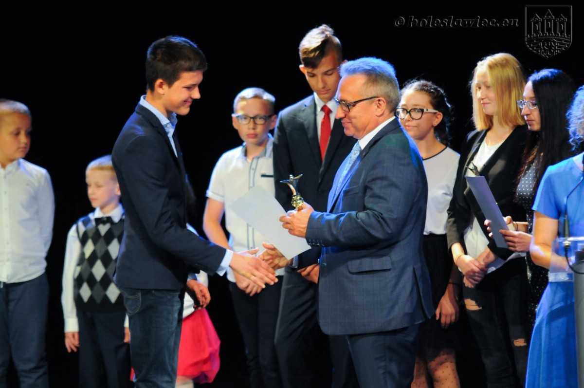 Łączą pracę z talentem. Najlepsi uczniowie nagrodzeni