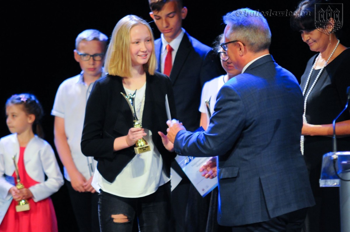 Łączą pracę z talentem. Najlepsi uczniowie nagrodzeni