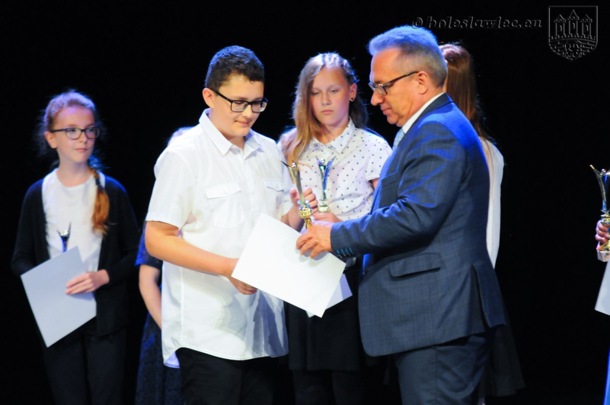 Łączą pracę z talentem. Najlepsi uczniowie nagrodzeni