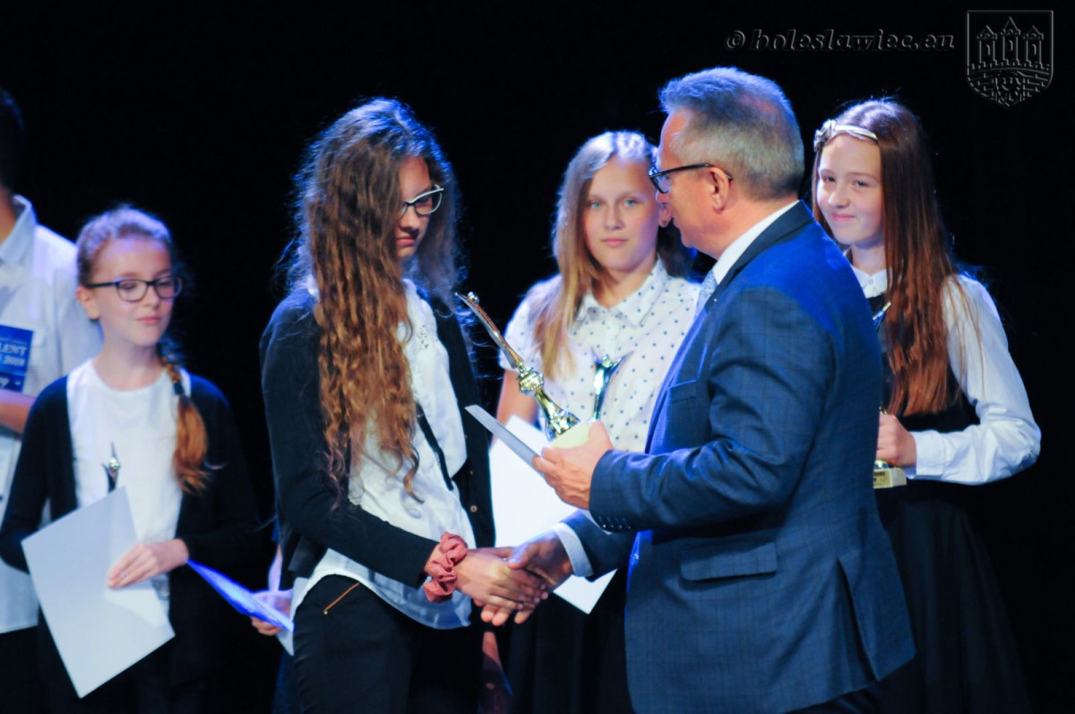 Łączą pracę z talentem. Najlepsi uczniowie nagrodzeni