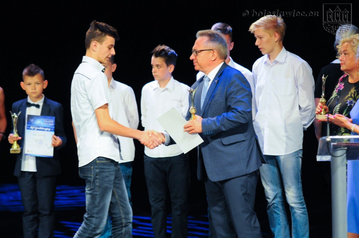 Łączą pracę z talentem. Najlepsi uczniowie nagrodzeni