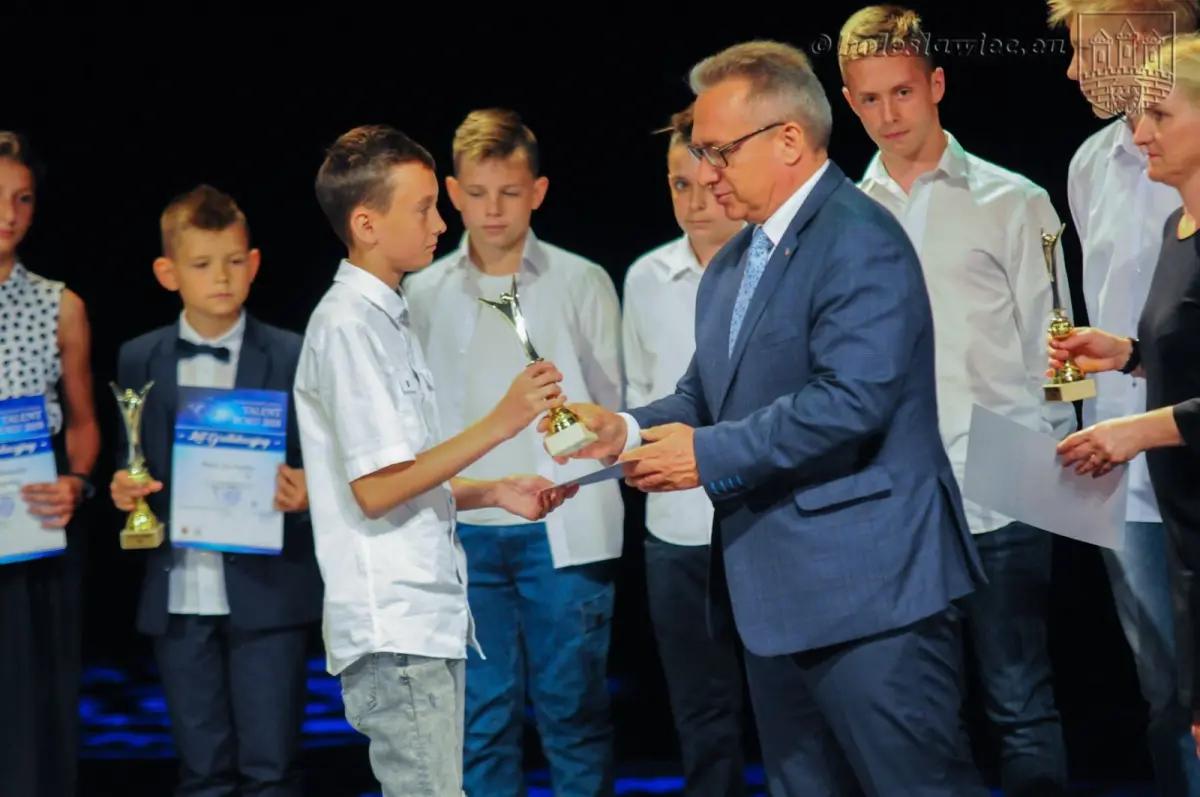Łączą pracę z talentem. Najlepsi uczniowie nagrodzeni