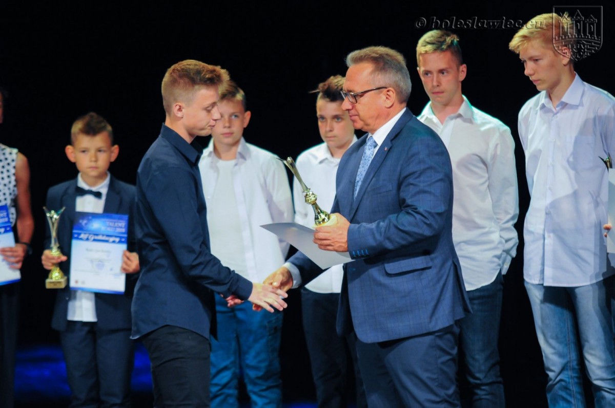 Łączą pracę z talentem. Najlepsi uczniowie nagrodzeni