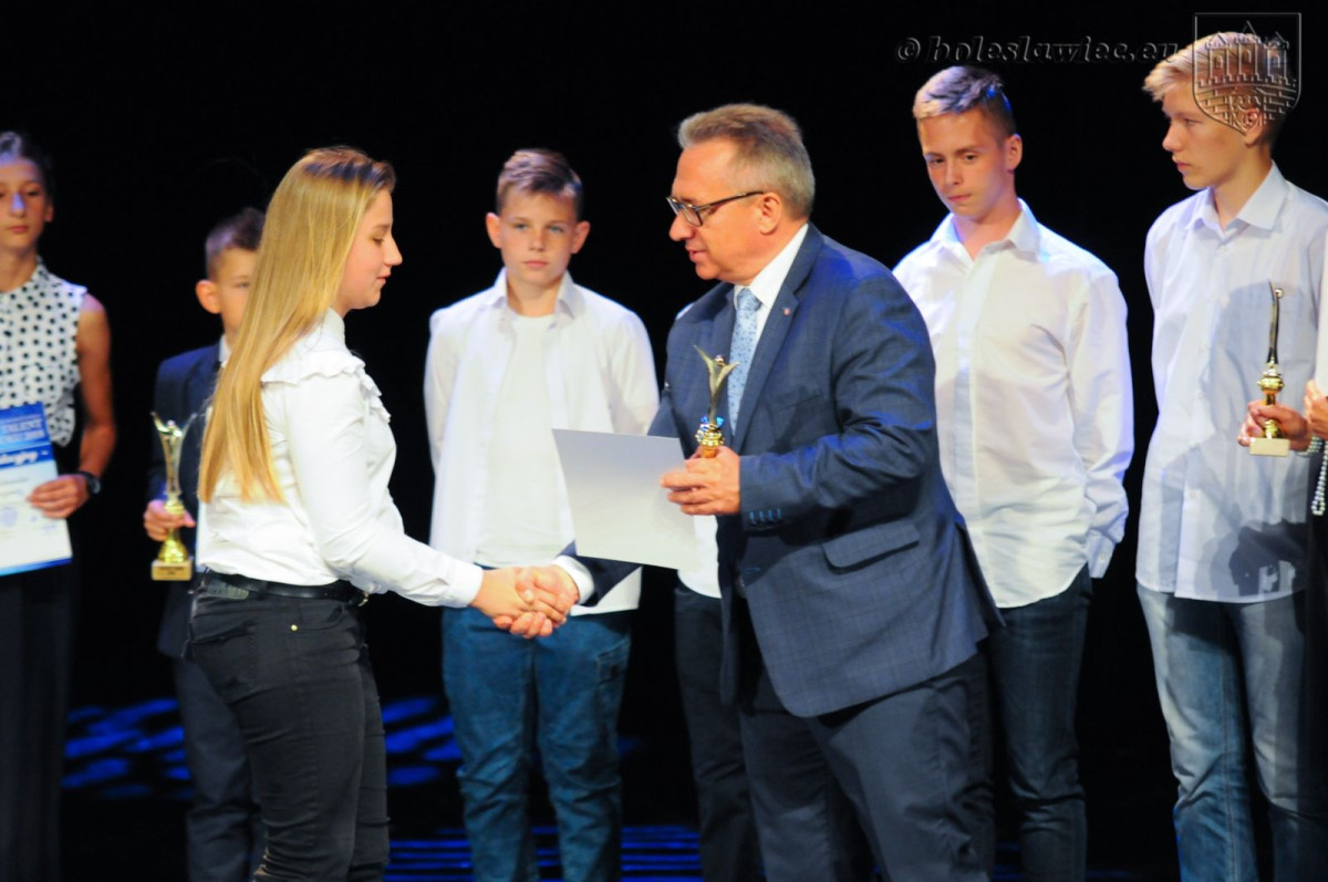 Łączą pracę z talentem. Najlepsi uczniowie nagrodzeni