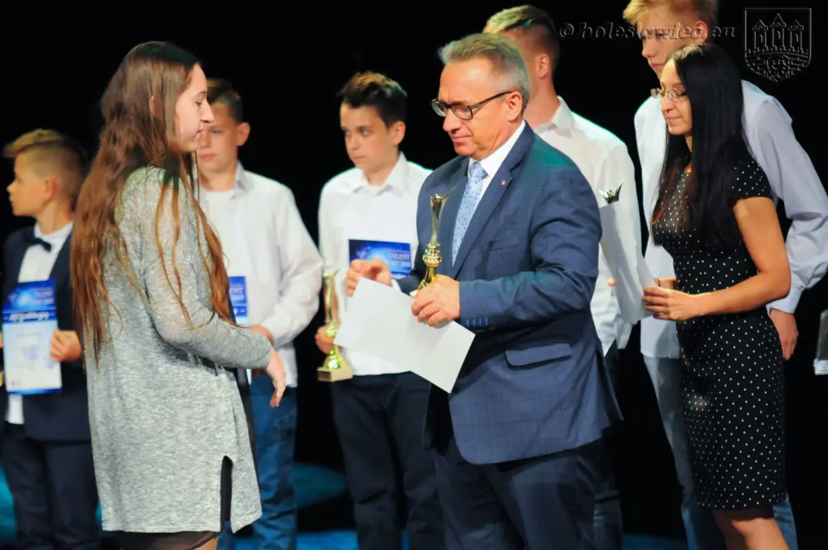 Łączą pracę z talentem. Najlepsi uczniowie nagrodzeni