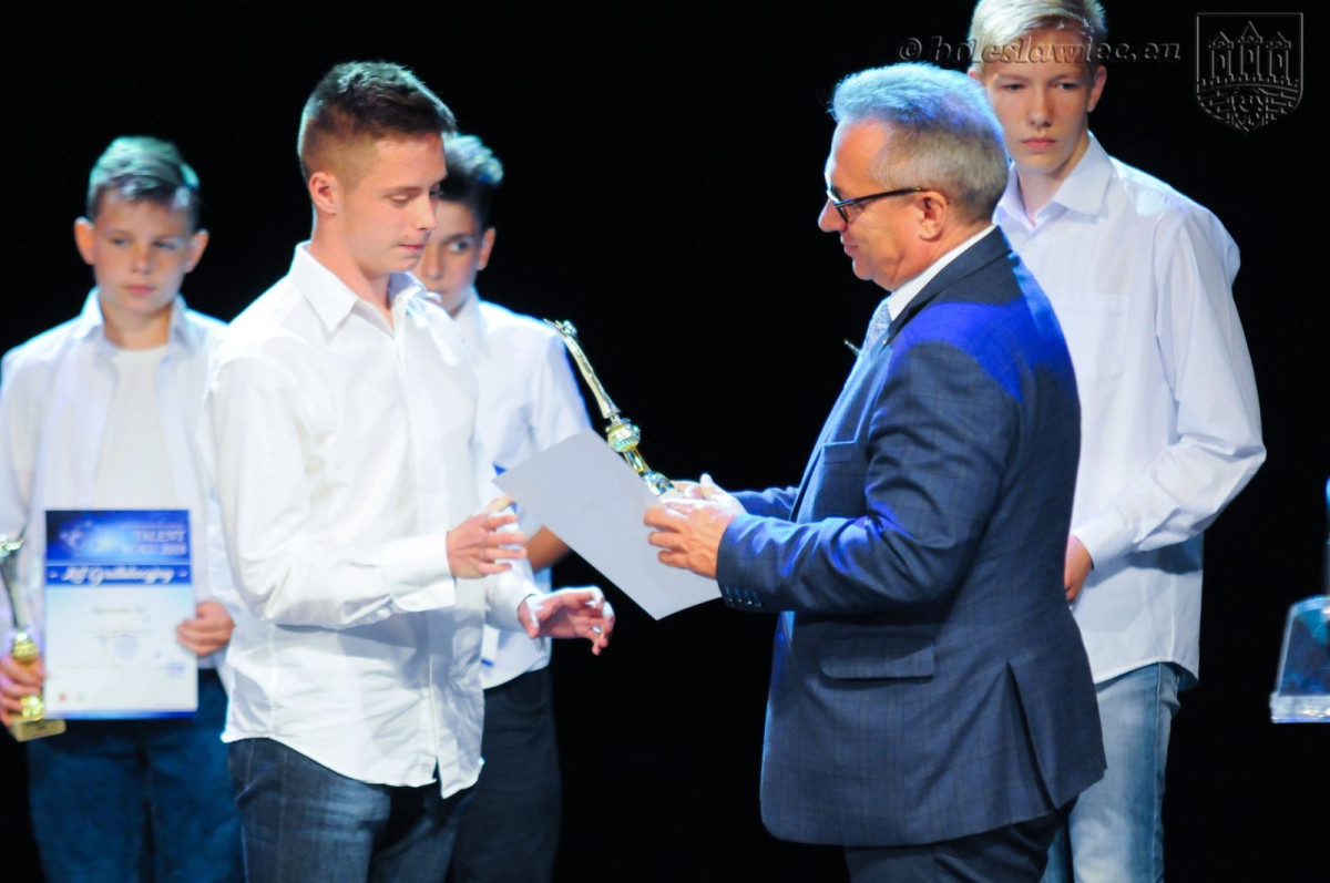 Łączą pracę z talentem. Najlepsi uczniowie nagrodzeni