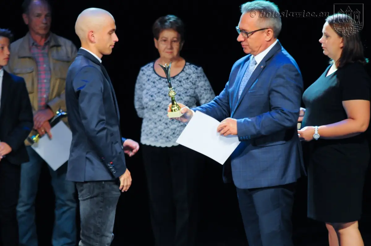 Łączą pracę z talentem. Najlepsi uczniowie nagrodzeni