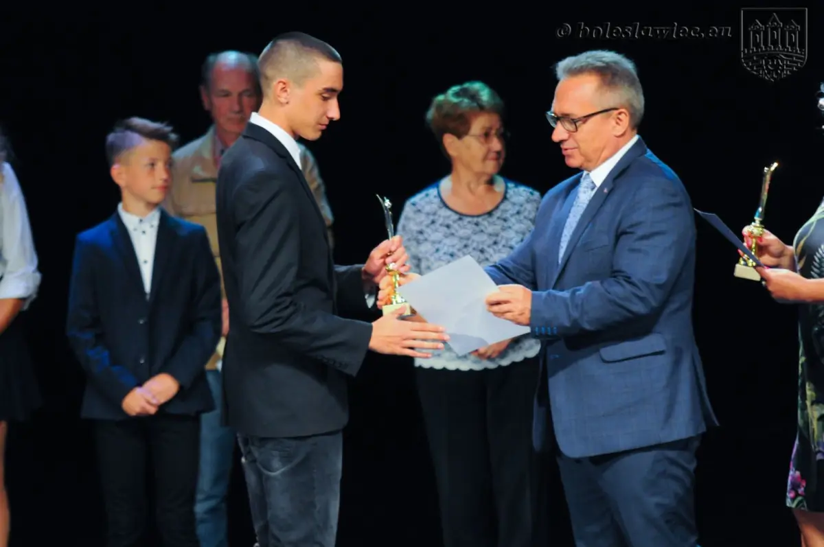 Łączą pracę z talentem. Najlepsi uczniowie nagrodzeni