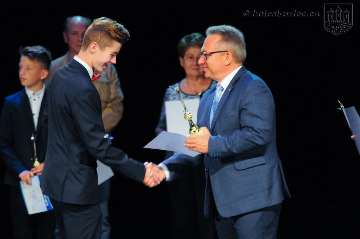 Łączą pracę z talentem. Najlepsi uczniowie nagrodzeni