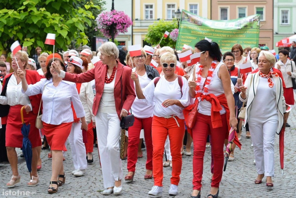 Seniorzy opanowali bolesławiecki Rynek