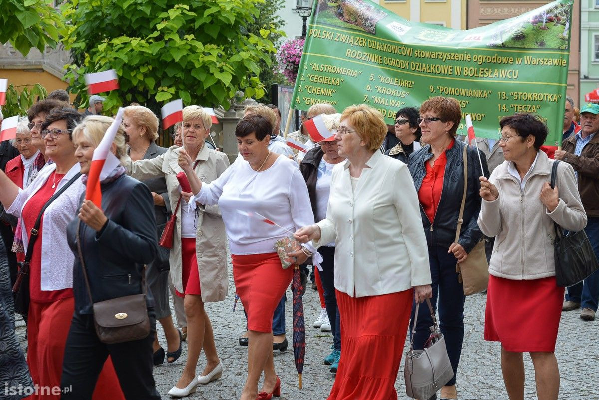 Seniorzy opanowali bolesławiecki Rynek