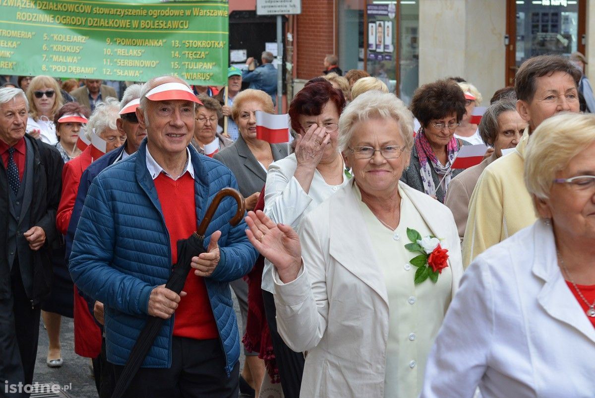 Seniorzy opanowali bolesławiecki Rynek