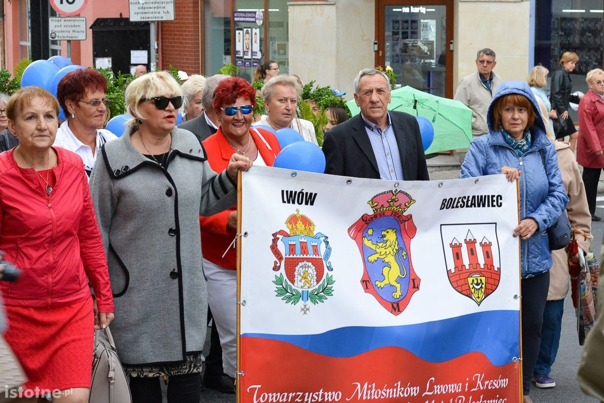 Seniorzy opanowali bolesławiecki Rynek
