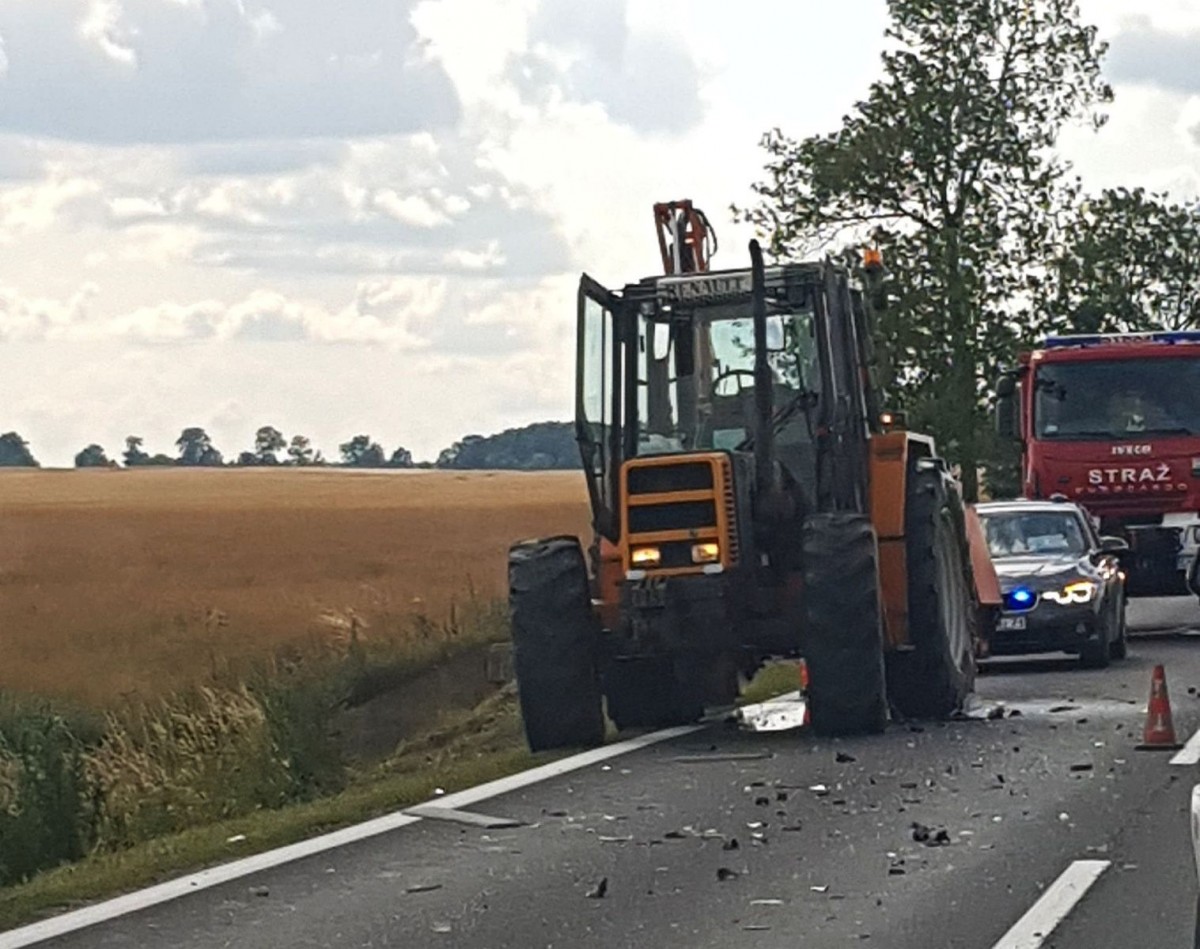 Zderzenie busa z ciągnikiem