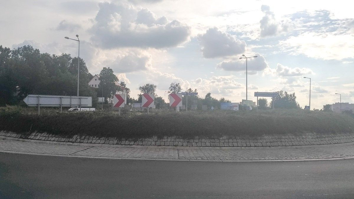 Źle oznakowane rondo Solidarności?