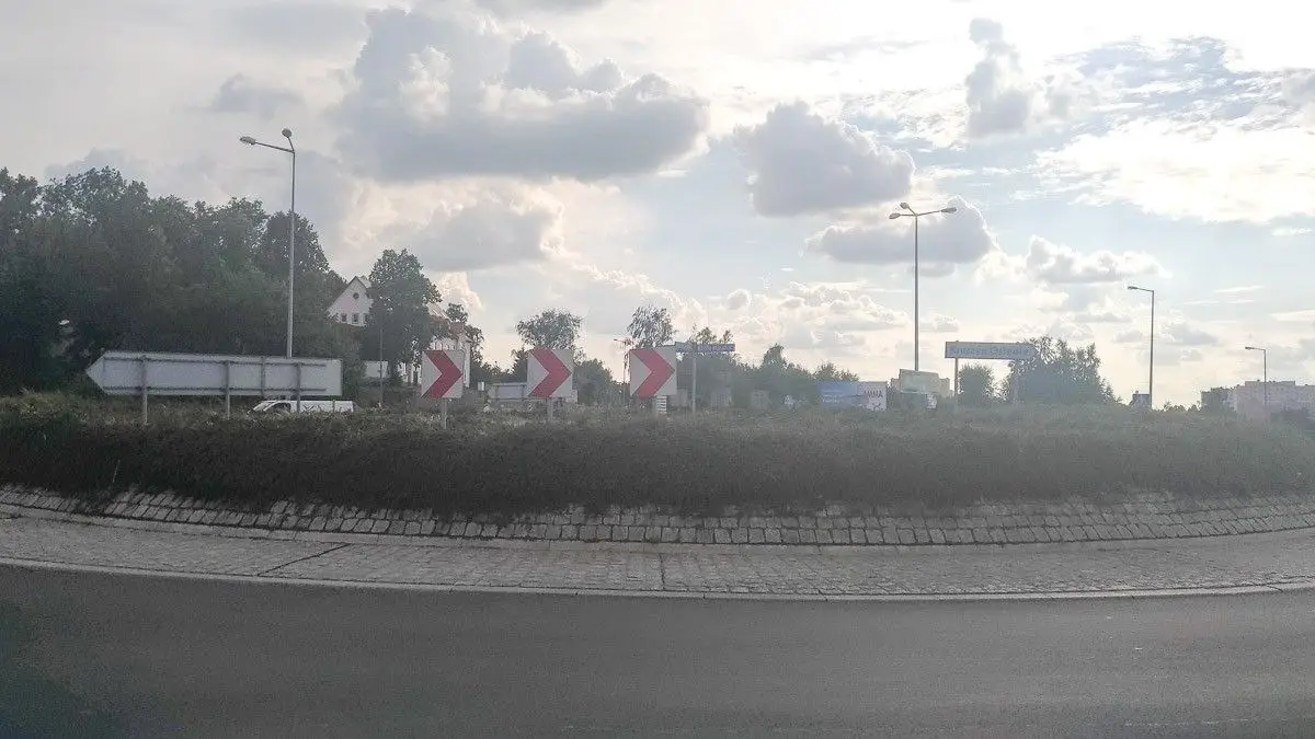 Źle oznakowane rondo Solidarności?