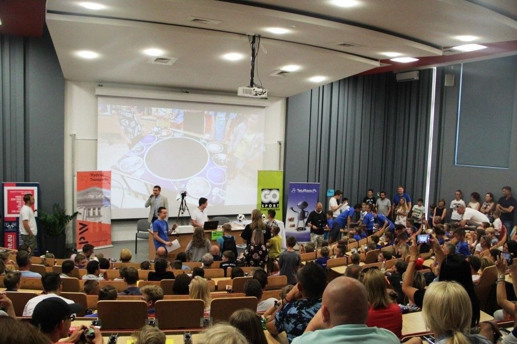 Szósta edycja zawodów SUMO robotów. Drużyna z Bolesławca TwójRobot.pl