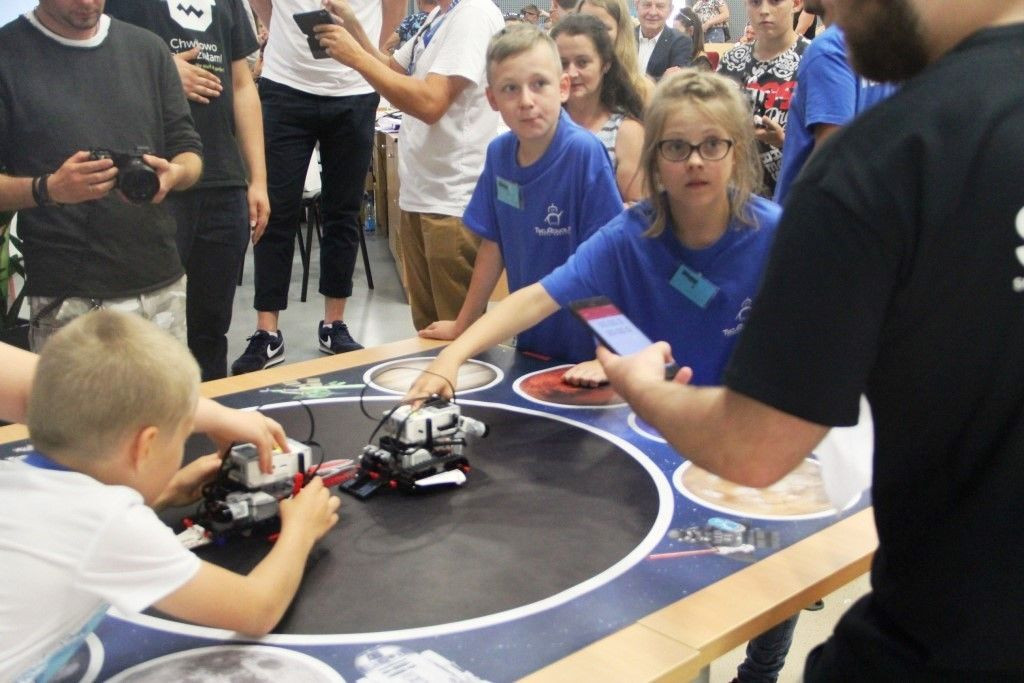 Szósta edycja zawodów SUMO robotów. Drużyna z Bolesławca TwójRobot.pl