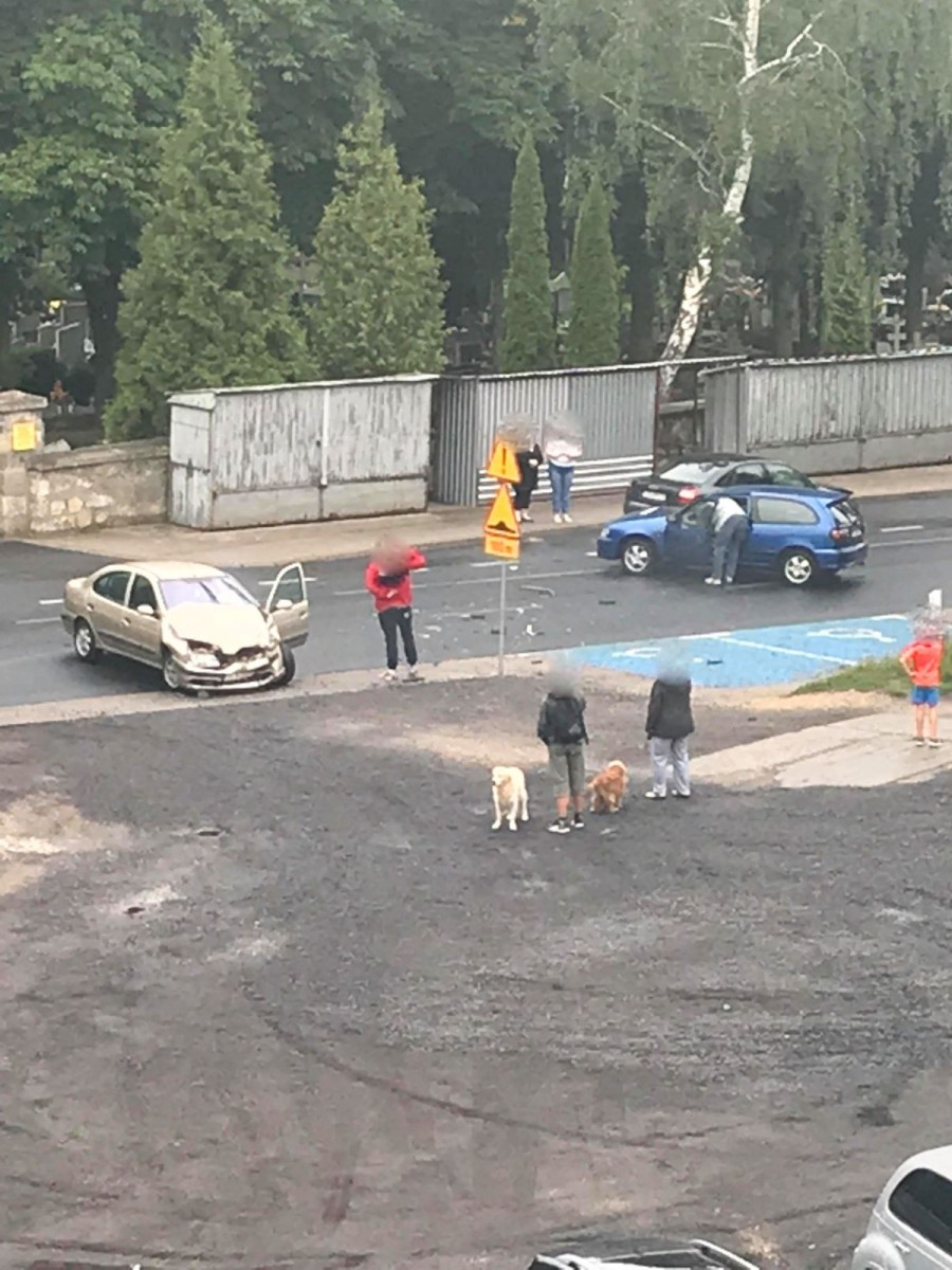 Wypadek na Śluzowej. Zderzyły się trzy auta