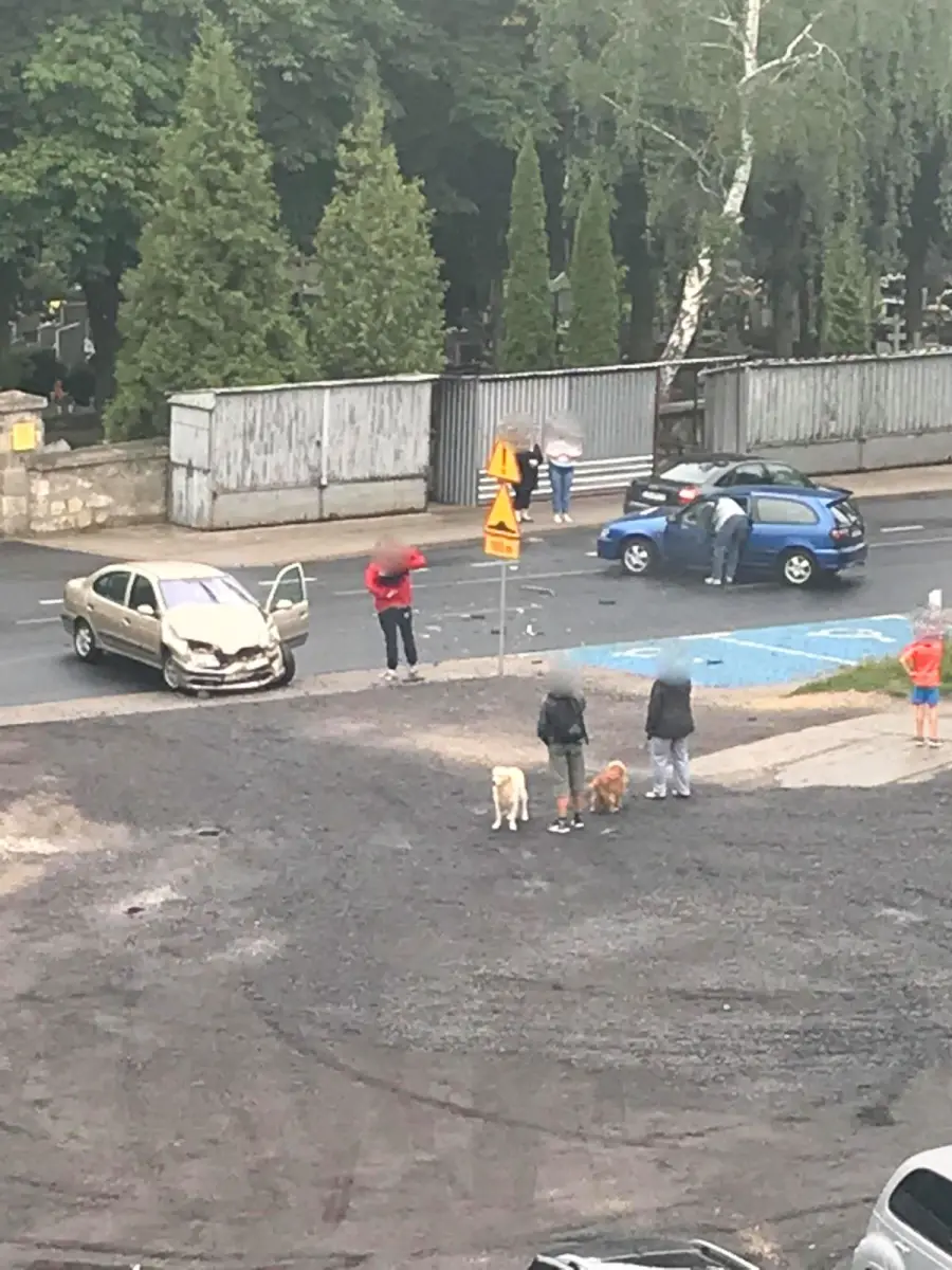 Wypadek na Śluzowej. Zderzyły się trzy auta