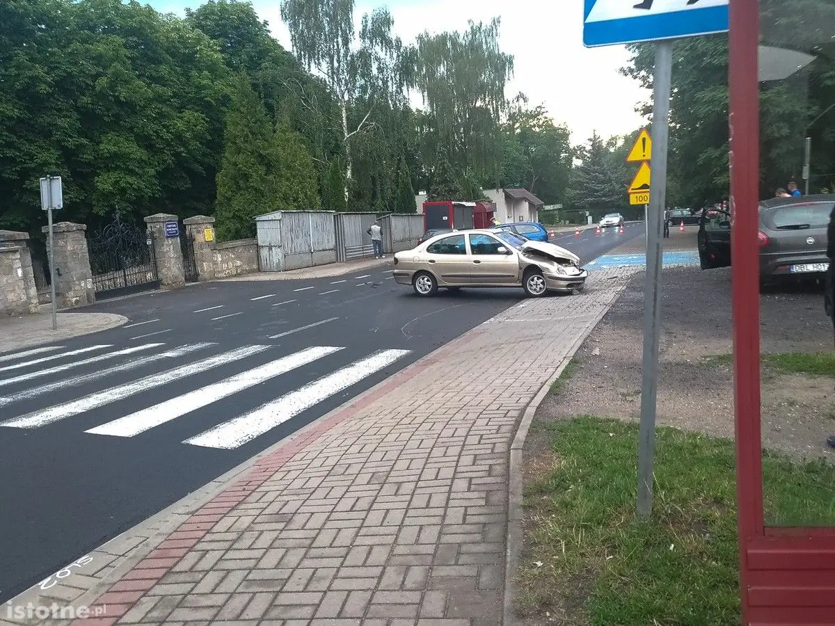 Wypadek na Śluzowej. Zderzyły się trzy auta
