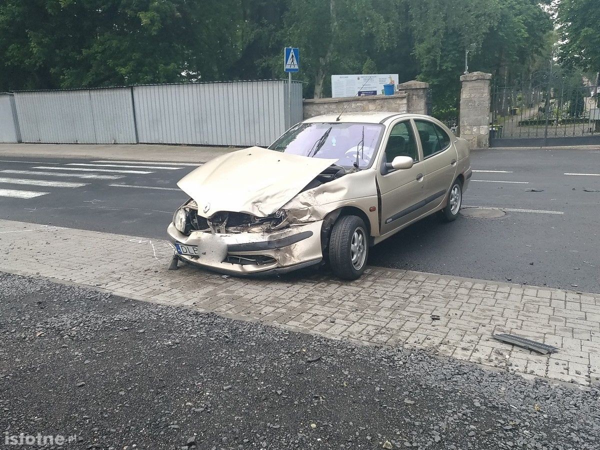 Wypadek na Śluzowej. Zderzyły się trzy auta