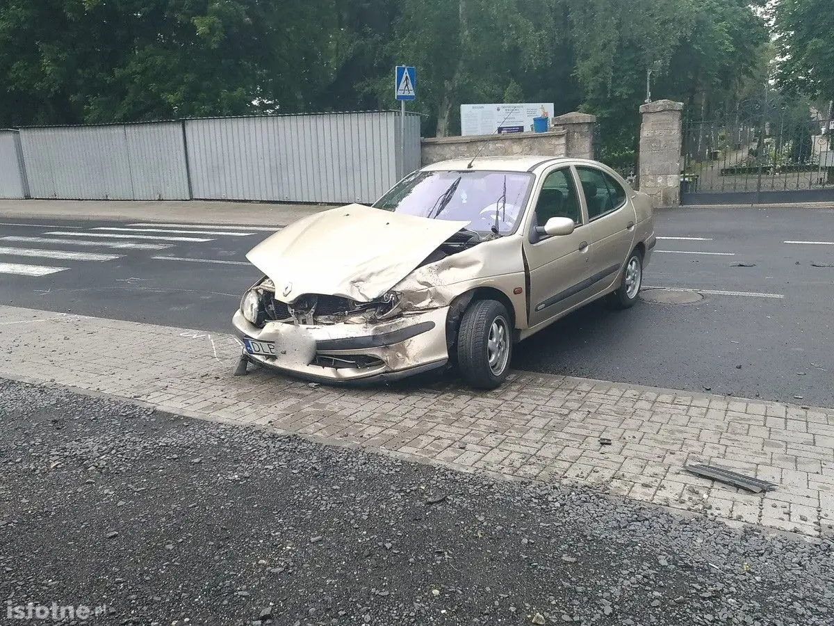 Wypadek na Śluzowej. Zderzyły się trzy auta