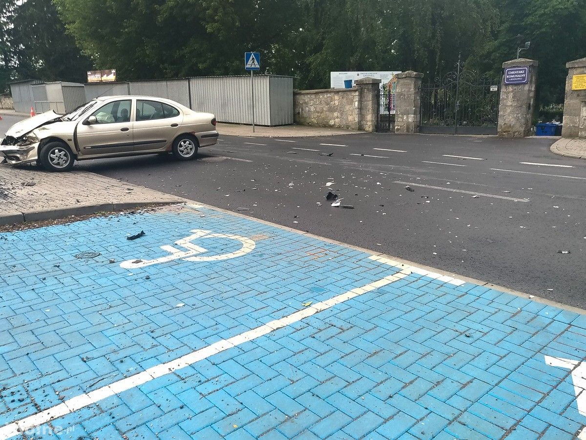 Wypadek na Śluzowej. Zderzyły się trzy auta