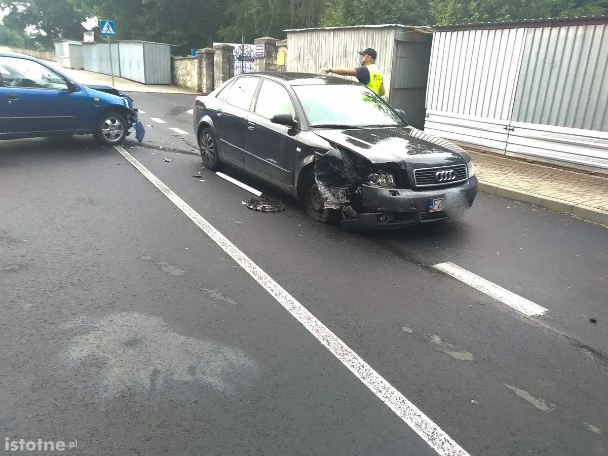 Wypadek na Śluzowej. Zderzyły się trzy auta