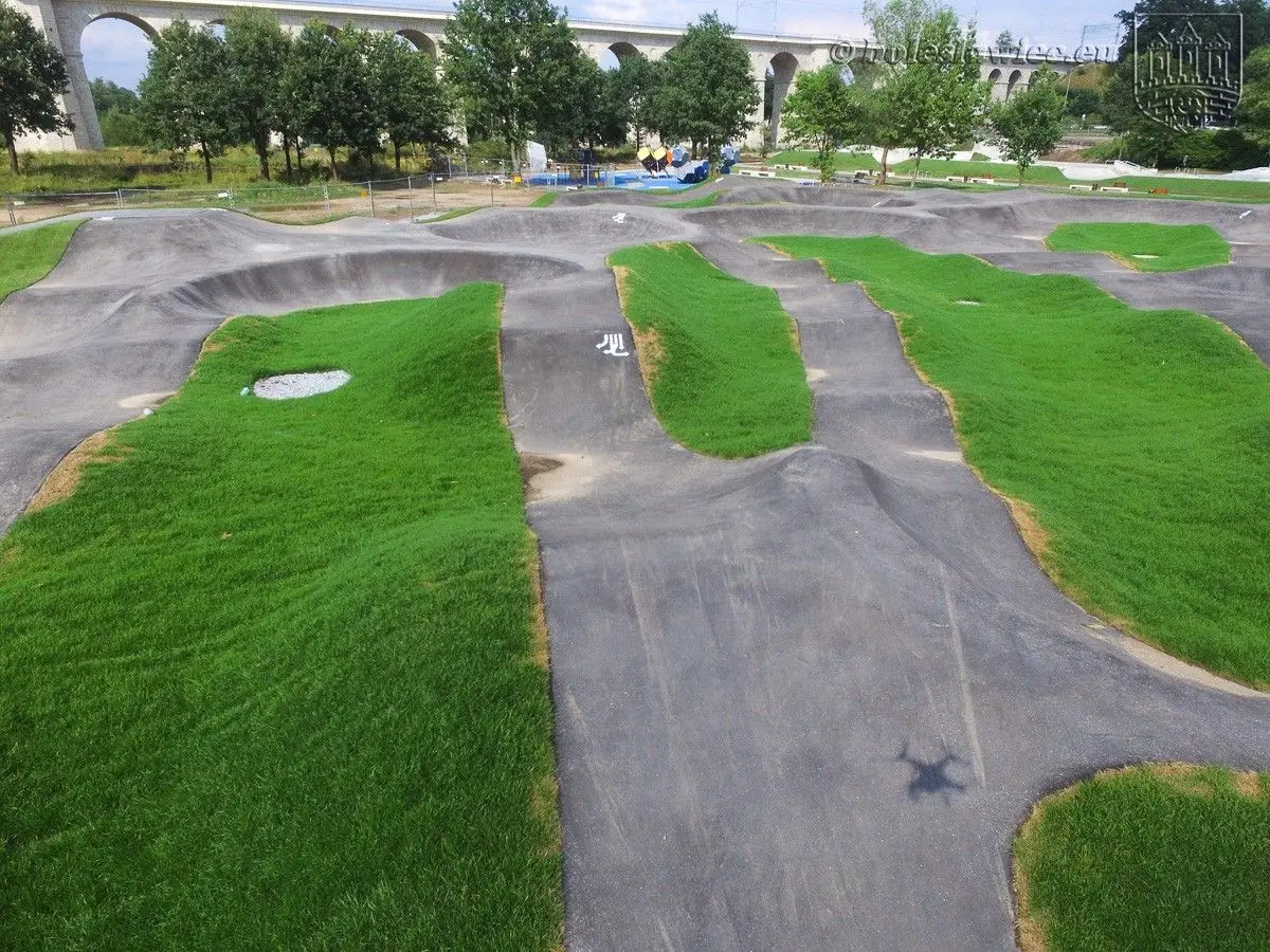 Pumptrack, skatepark i ścianka wspinaczkowa przy bolesławieckim wiadukcie CORAZ BLIŻEJ