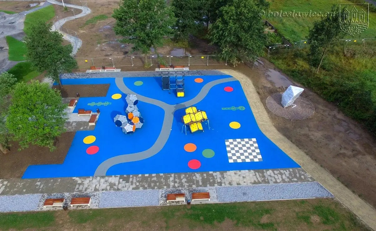 Pumptrack, skatepark i ścianka wspinaczkowa przy bolesławieckim wiadukcie CORAZ BLIŻEJ