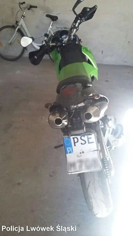 30-latek po metamfetaminie szalał kradzionym motocyklem po osiedlu