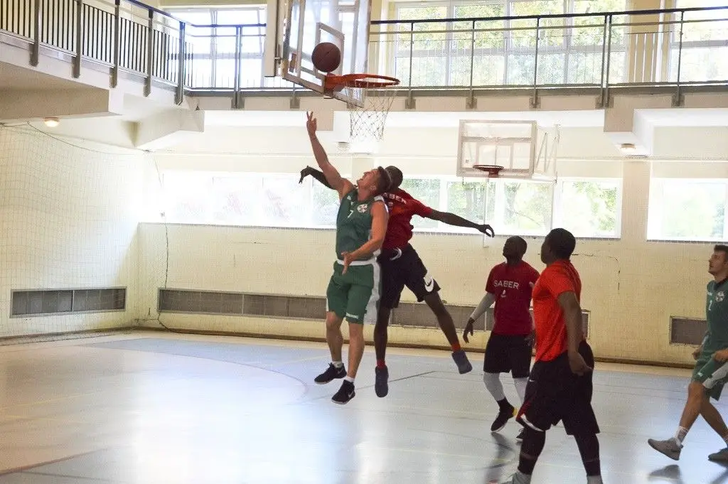 Dzień Niepodległości na sportowo. US Army pokonała naszych artylerzystów w kosza