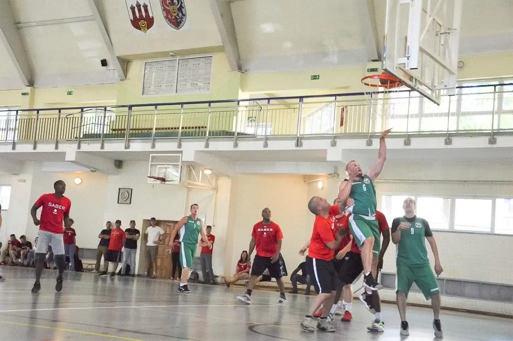 Dzień Niepodległości na sportowo. US Army pokonała naszych artylerzystów w kosza