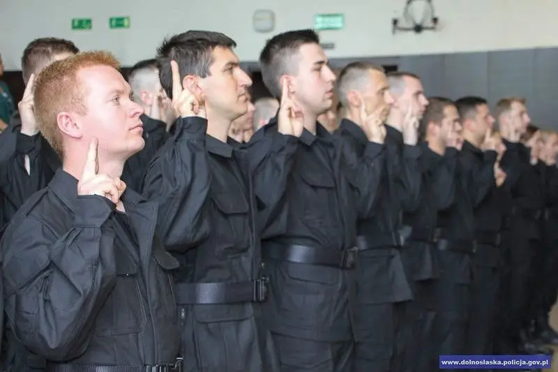 Nowi dolnośląscy policjanci już po ślubowaniu