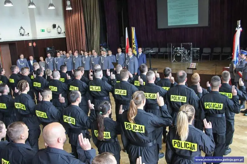Nowi dolnośląscy policjanci już po ślubowaniu