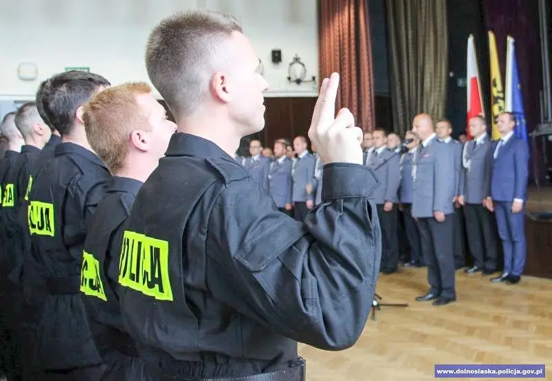 Nowi dolnośląscy policjanci już po ślubowaniu