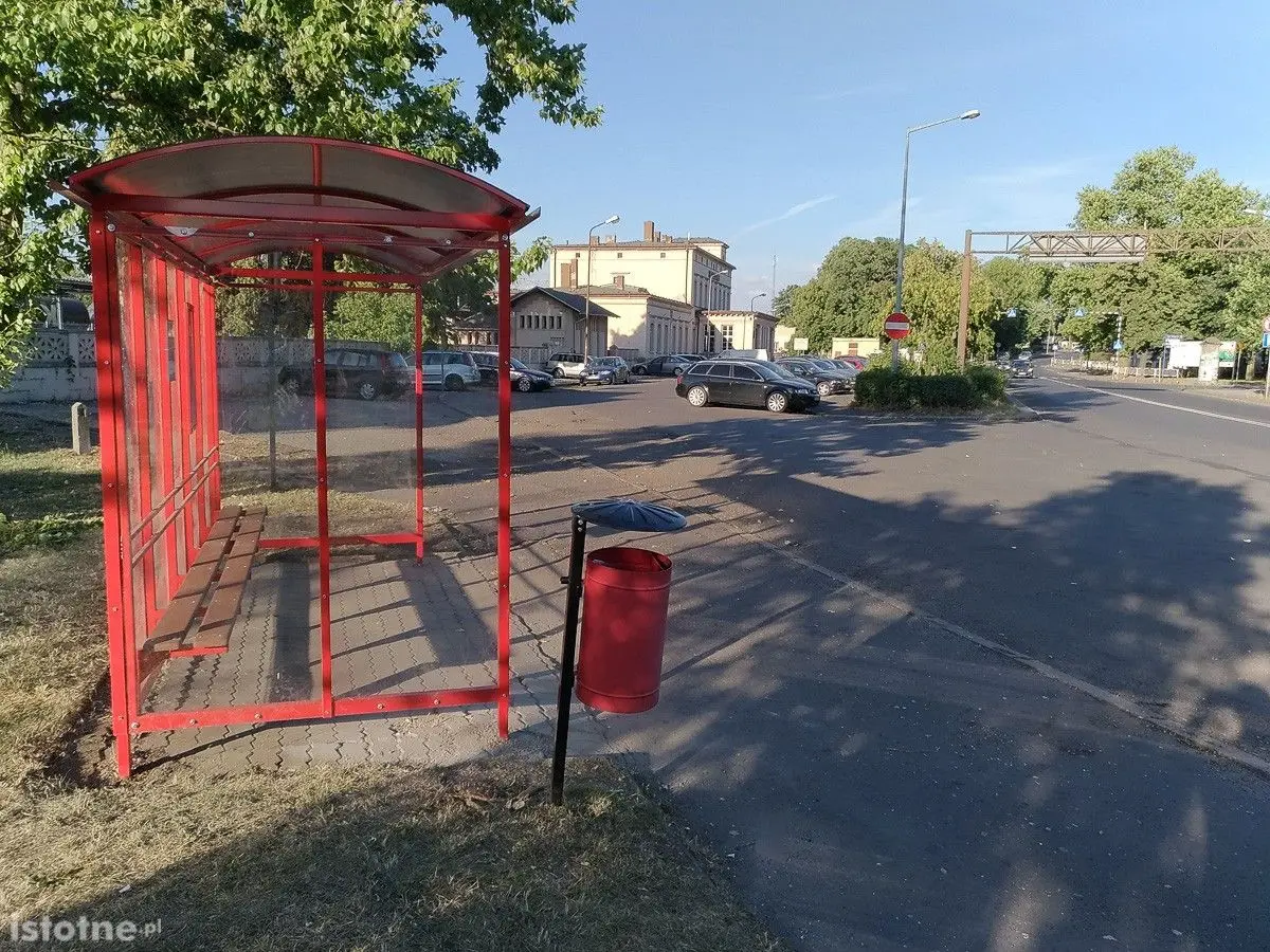 Nowe wiaty przystankowe w Mieście Ceramiki