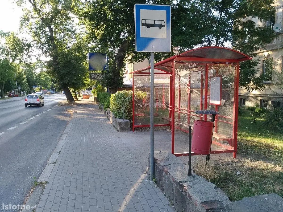 Nowe wiaty przystankowe w Mieście Ceramiki