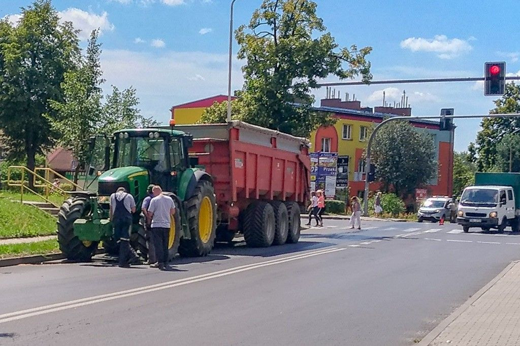 Plama oleju na drodze
