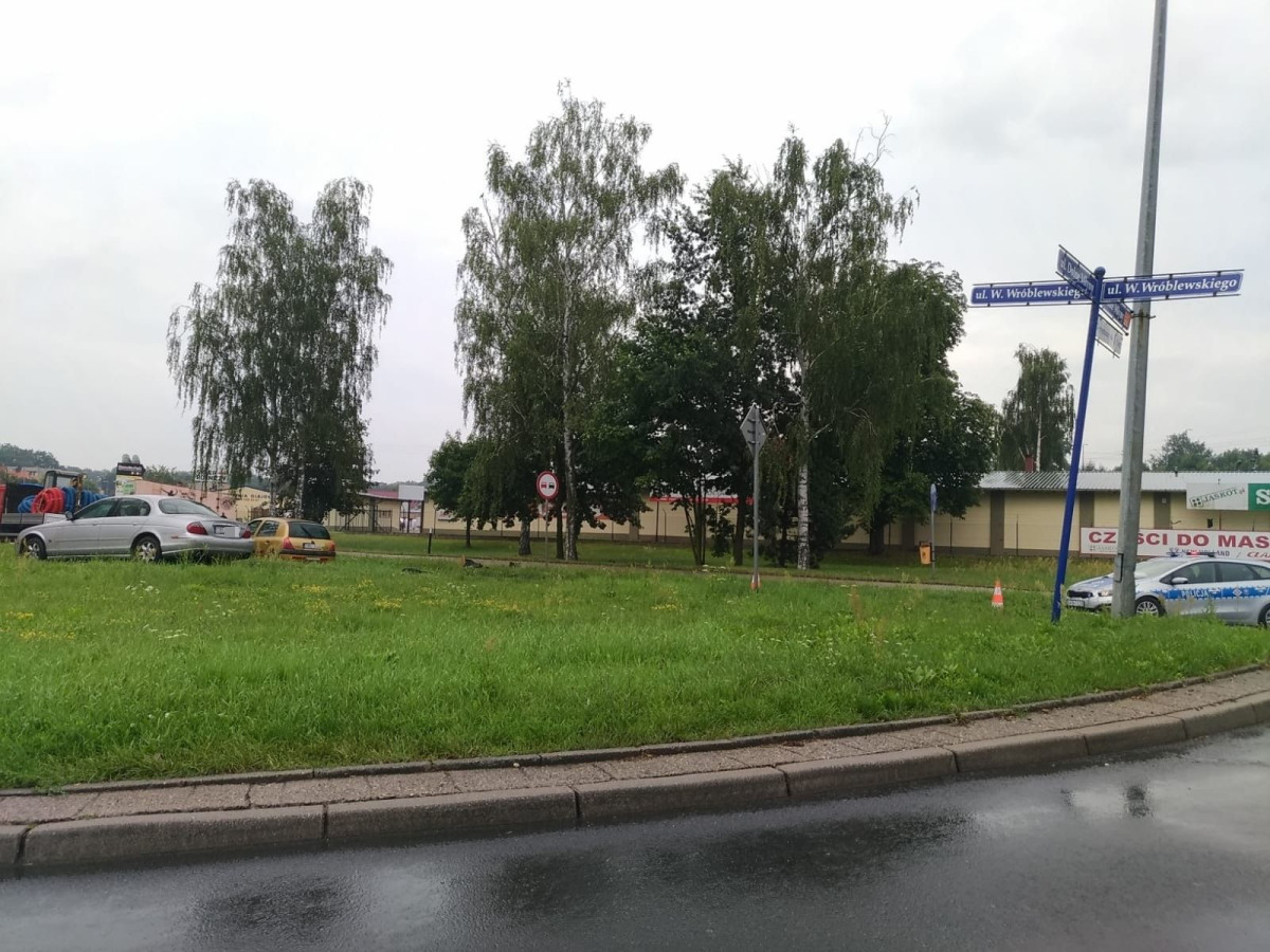 Zderzenie dwóch aut w rejonie skrzyżowania Wróblewskiego - Dolne Młyny