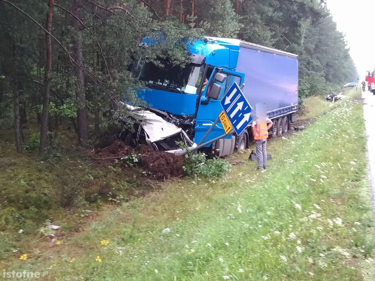 Śmiertelny wypadek koło Trzebienia, kierowca audi nie żyje
