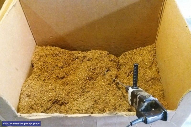 Sortownia i magazyn nielegalnego tytoniu i alkoholu zlikwidowane