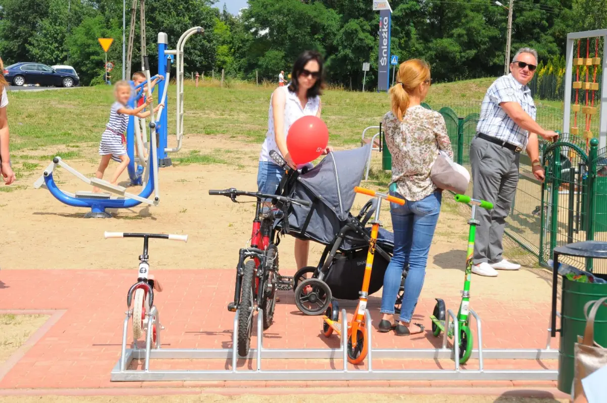 Nowy plac zabaw koło cmentarza