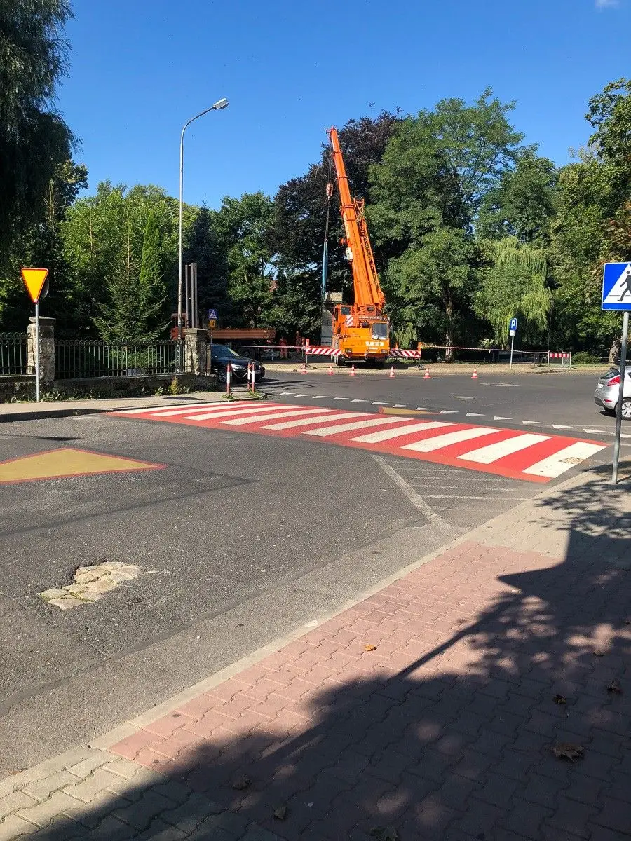 Pomnik przy skwerze 100-lecia Odzyskania Niepodległości zdemontowany