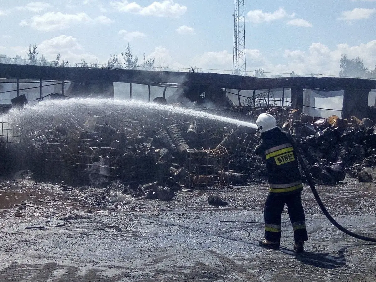 Pożar nielegalnego składowiska chemikaliów w pobliżu Polkowic