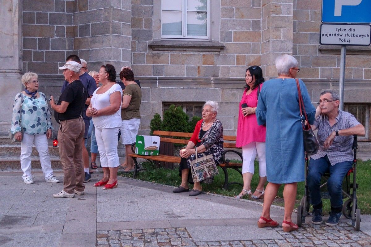 Bolesławianie protestują przed Sądem Rejonowym