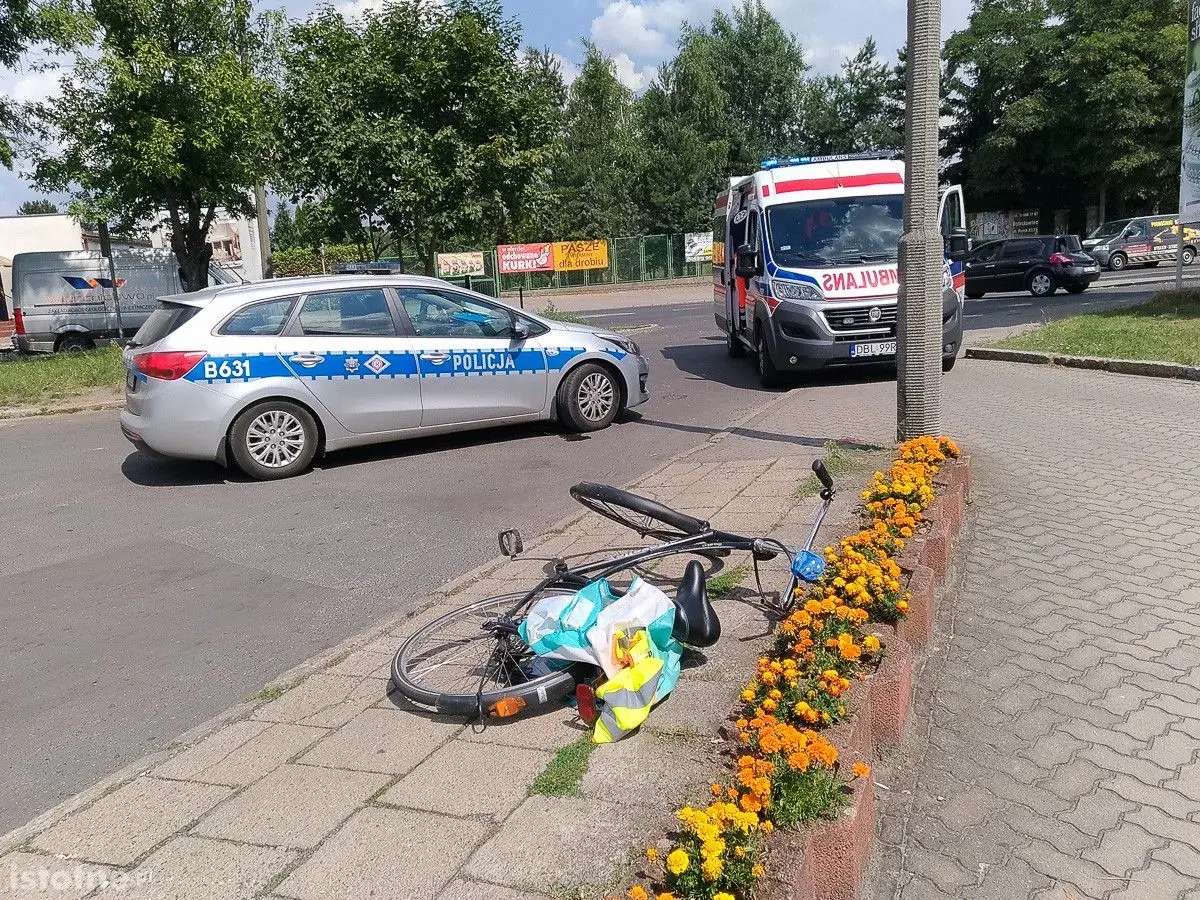 Rowerzysta zabrany do szpitala