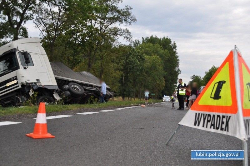 Śmiertelny wypadek na krajowej 36. 57-letnia kobieta nie żyje